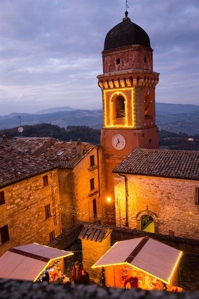 Nel Castello di Babbo Natale a Frontone